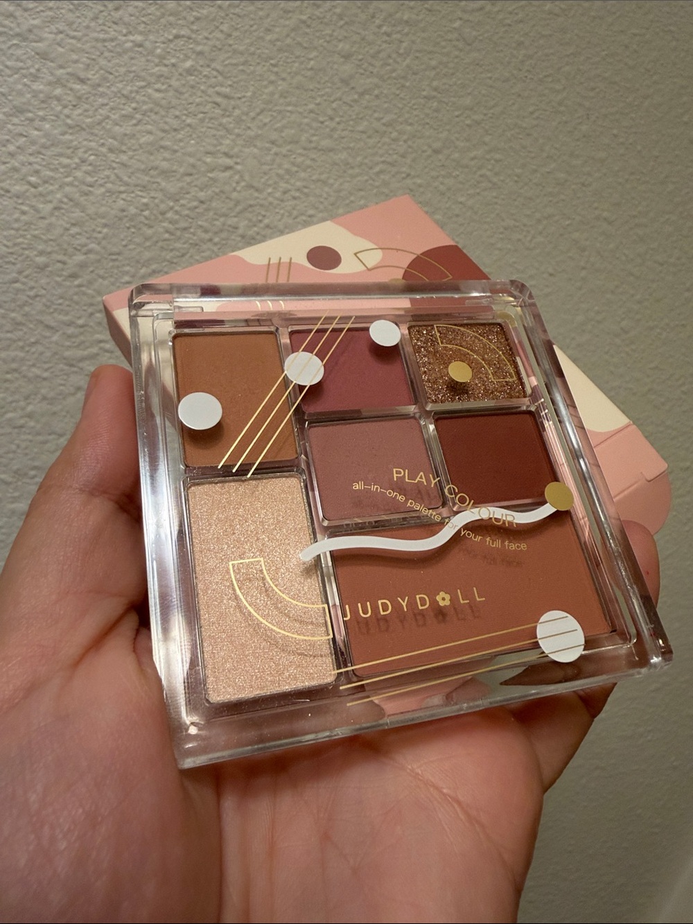 judydoll 橘朵 play color all-in-one palette for your full face. Eyeshadow / blush